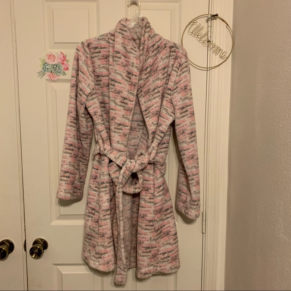 Jessica Simpson pink and gray soft robe